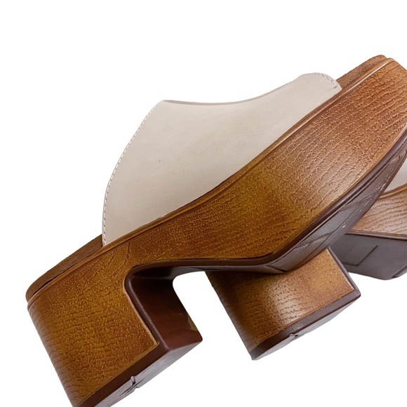 NWT House of Harlow 1960 Griffin Ivory Platform Suede Clogs Size 9 - Picture 13 of 13